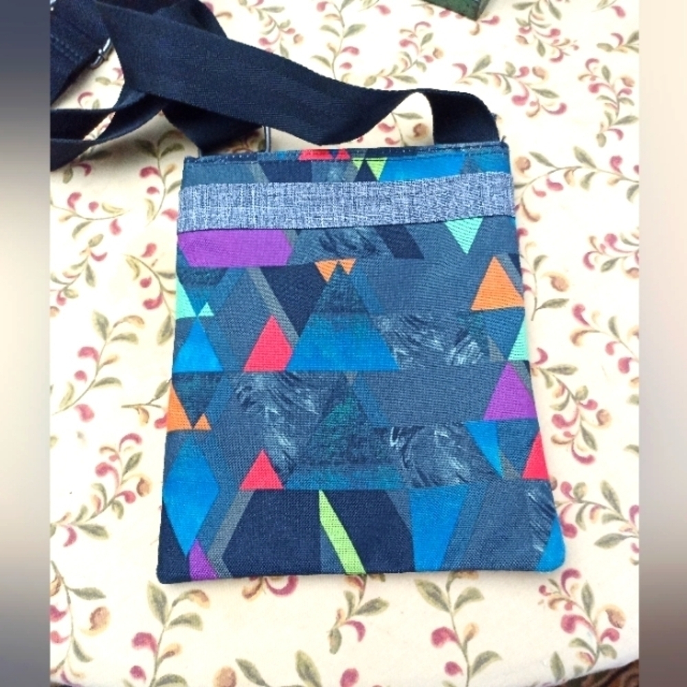 NWOT Dakine Geometric Jive Crossbody Purse - Picture 3 of 5